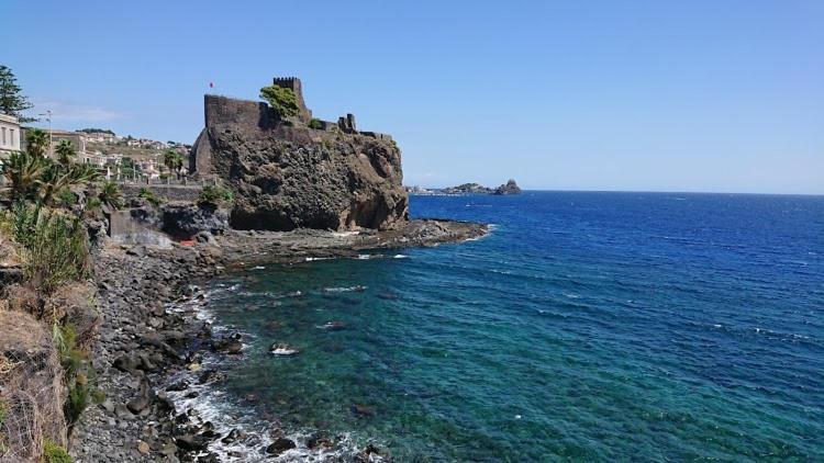 La Casa Di Ale Apartamento Aci Castello Exterior foto